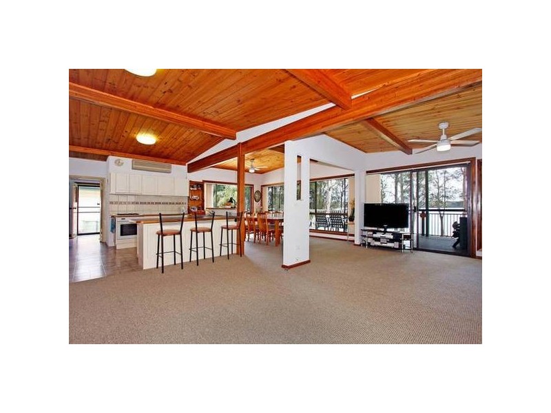 13 Macquarie Road, Mannering Park NSW 2259