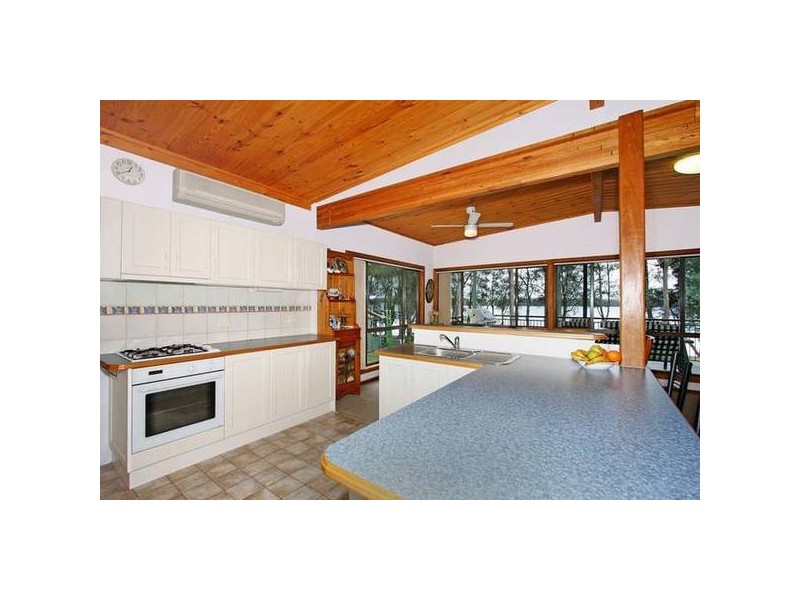 13 Macquarie Road, Mannering Park NSW 2259