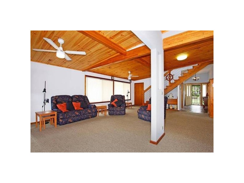 13 Macquarie Road, Mannering Park NSW 2259