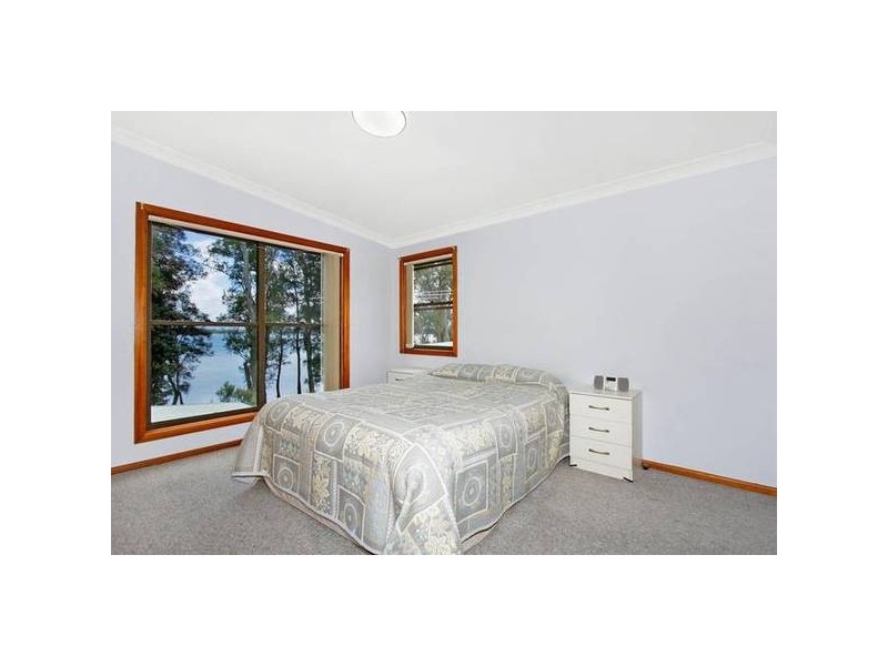 13 Macquarie Road, Mannering Park NSW 2259