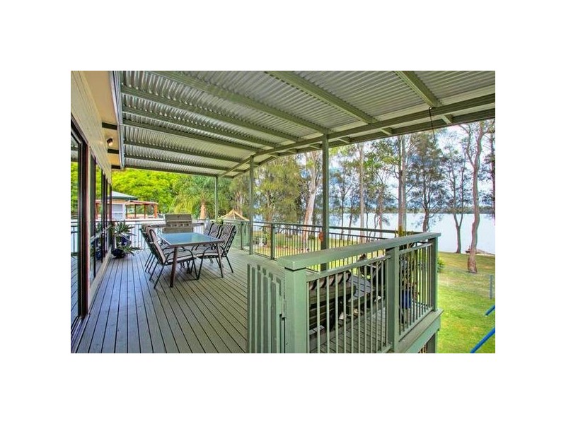 13 Macquarie Road, Mannering Park NSW 2259