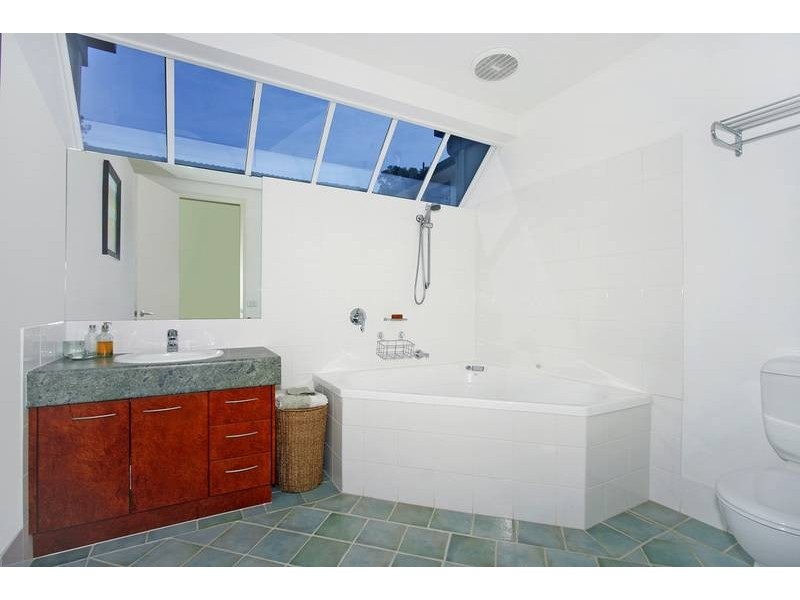 40 Lloyd Avenue, Chain Valley Bay NSW 2259