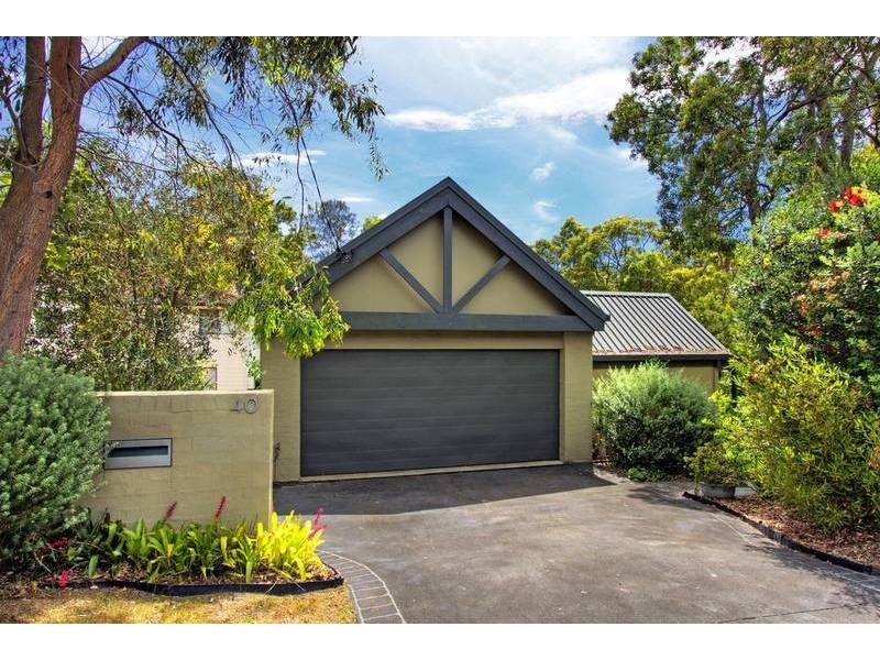 40 Lloyd Avenue, Chain Valley Bay NSW 2259