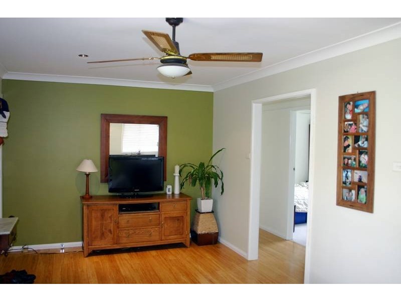 52 Warrina Avenue, Summerland Point NSW 2259