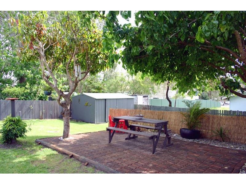 52 Warrina Avenue, Summerland Point NSW 2259
