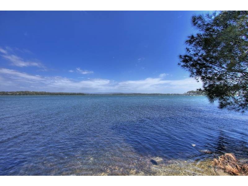 5 Macquarie Road, Mannering Park NSW 2259