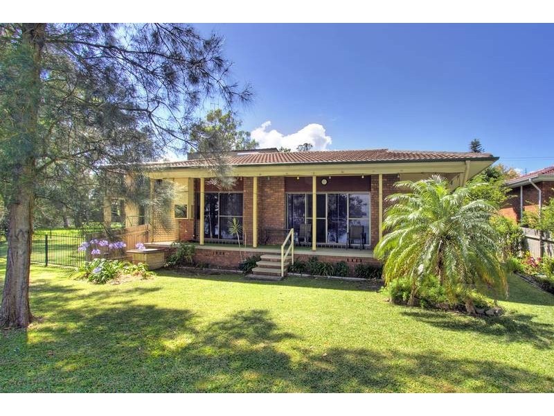 5 Macquarie Road, Mannering Park NSW 2259