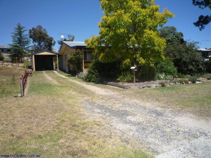 37 Leslie Parade, Stanthorpe QLD 4380