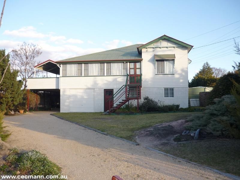 17 Wallangarra Road, Stanthorpe QLD 4380