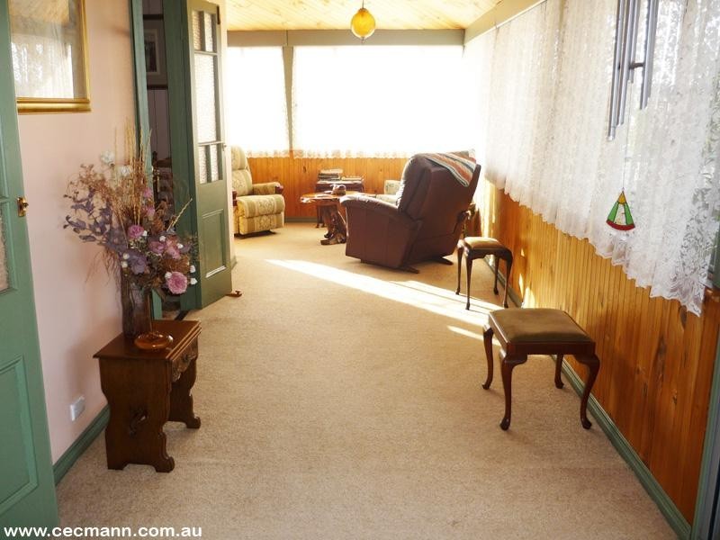 17 Wallangarra Road, Stanthorpe QLD 4380