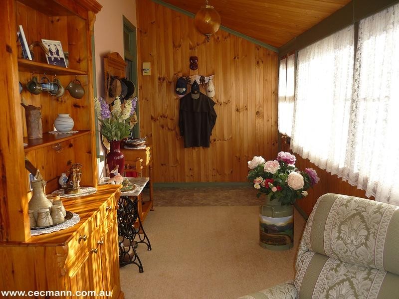 17 Wallangarra Road, Stanthorpe QLD 4380