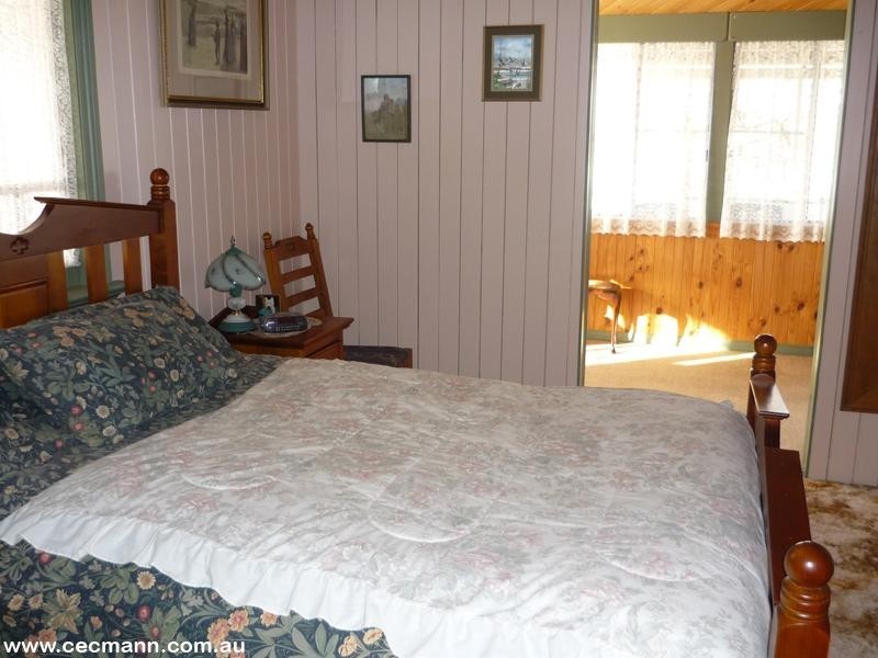 17 Wallangarra Road, Stanthorpe QLD 4380