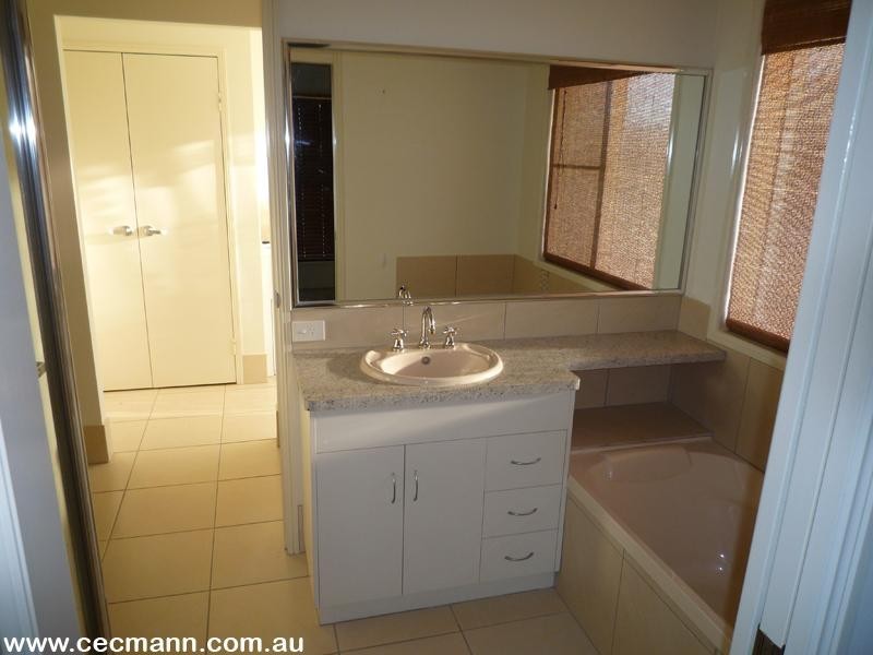 38 Calvert Road, Glen Aplin QLD 4381