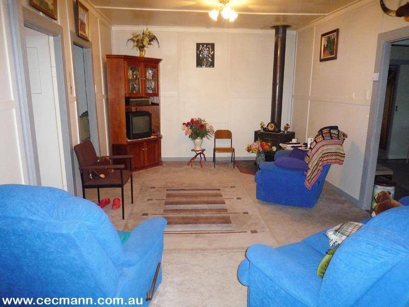 50 Tenterfield Street, Wallangarra QLD 4383
