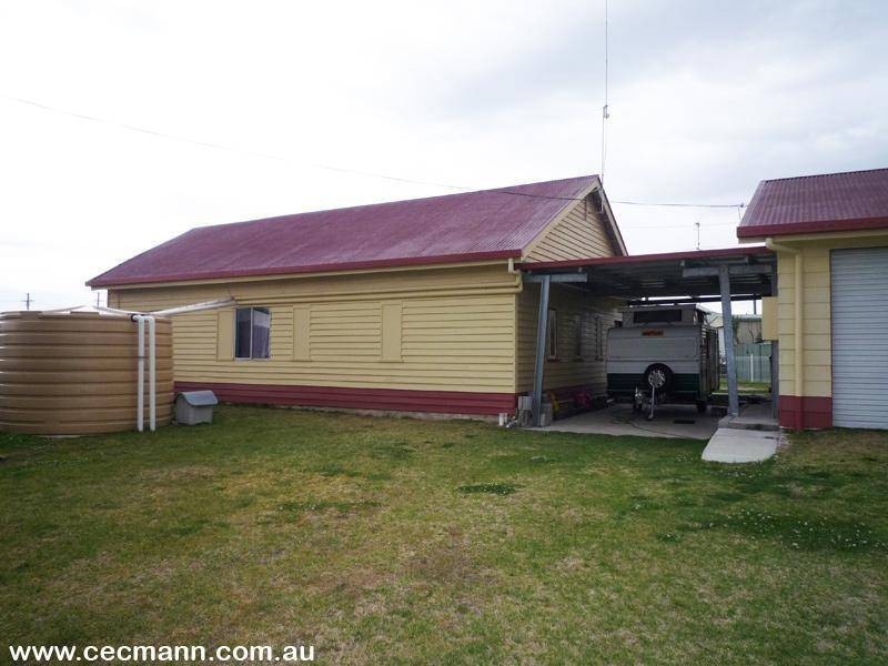 50 Tenterfield Street, Wallangarra QLD 4383