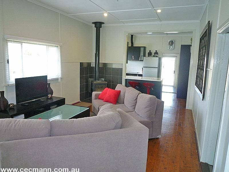 11 Foster Street, Glen Aplin QLD 4381