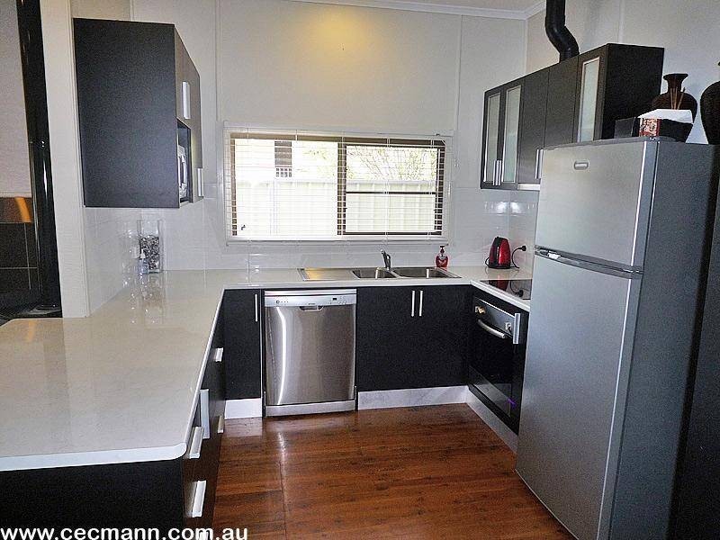 11 Foster Street, Glen Aplin QLD 4381