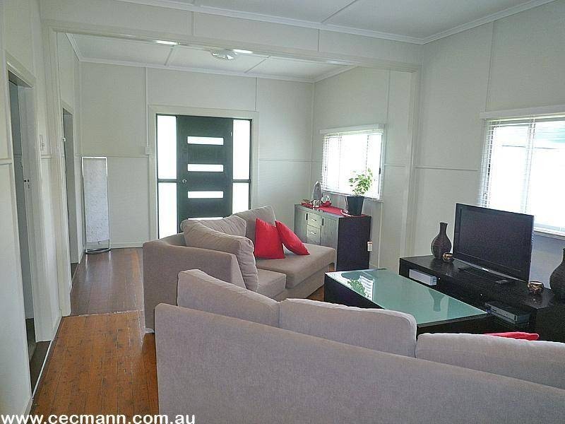 11 Foster Street, Glen Aplin QLD 4381