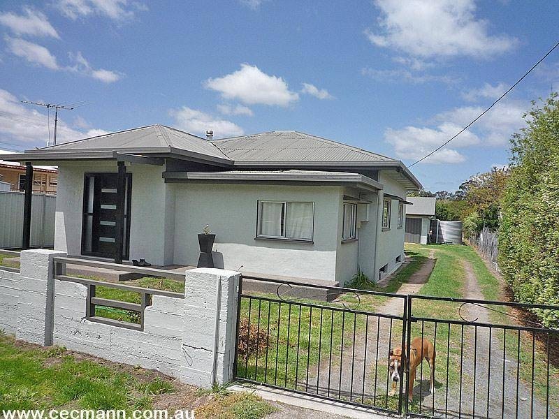 11 Foster Street, Glen Aplin QLD 4381