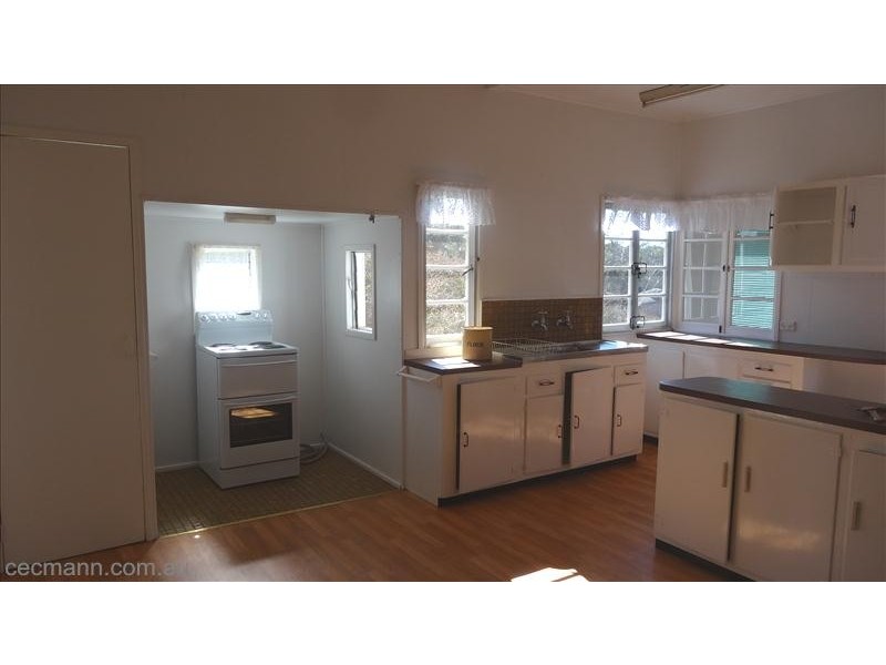 70 Caves Rd, Stanthorpe QLD 4380