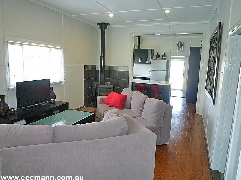 11 Foster Street, Glen Aplin QLD 4381