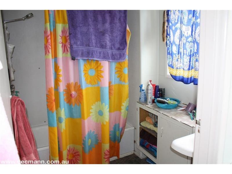 72 Woodlawn Street, Wallangarra QLD 4383