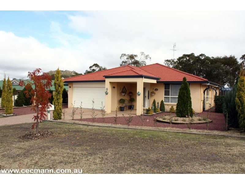 12 Fairway Crescent, Stanthorpe QLD 4380
