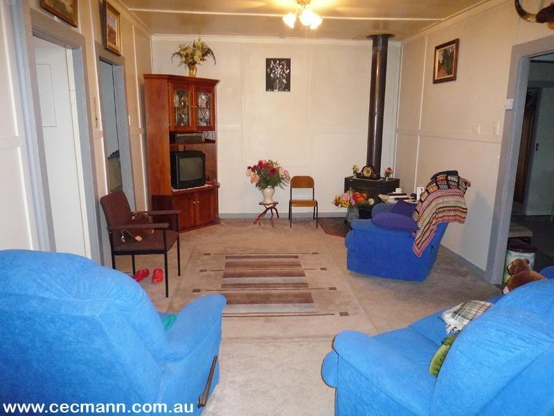 50 Tenterfield Street, Wallangarra QLD 4383