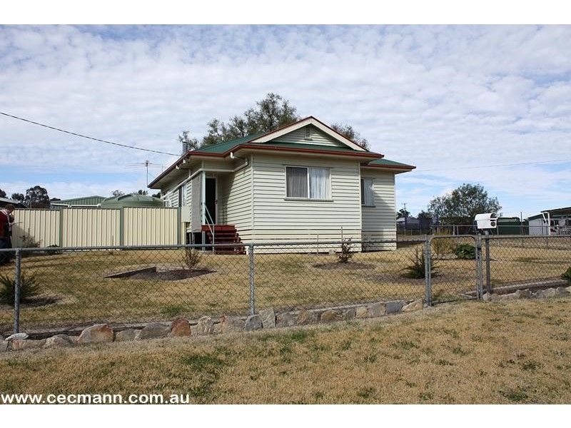 27 Barawell Street, Wallangarra QLD 4383