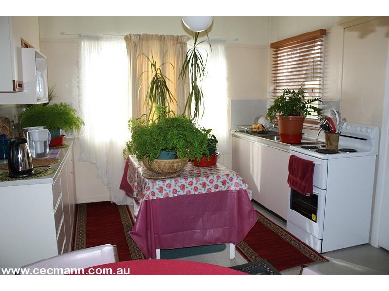 27 Barawell Street, Wallangarra QLD 4383