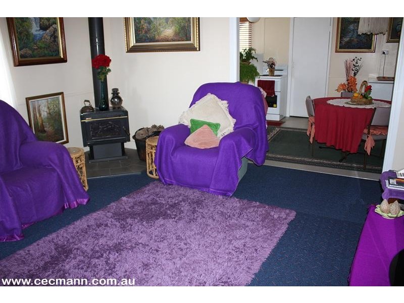 27 Barawell Street, Wallangarra QLD 4383