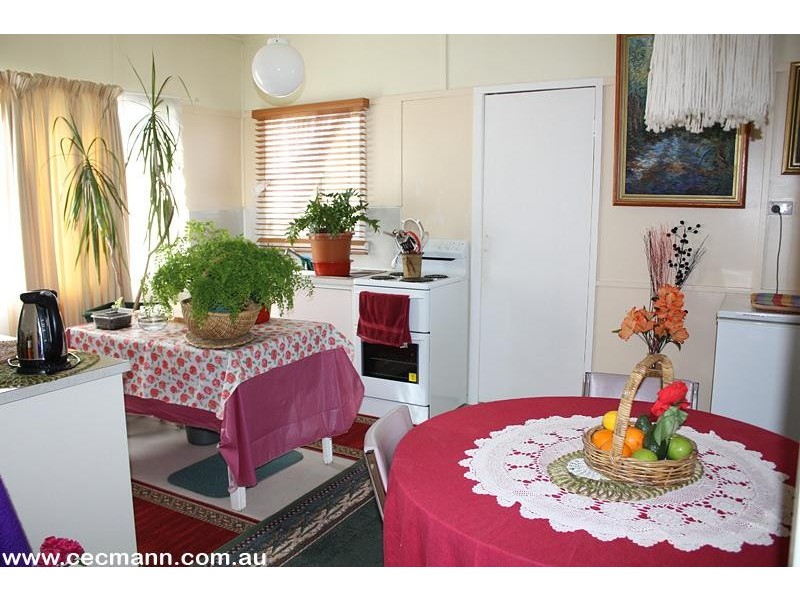 27 Barawell Street, Wallangarra QLD 4383