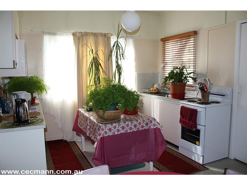 27 Barawell Street, Wallangarra QLD 4383