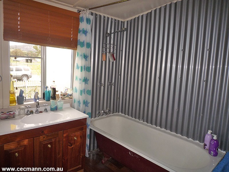 19 Treverton Street, Wallangarra QLD 4383