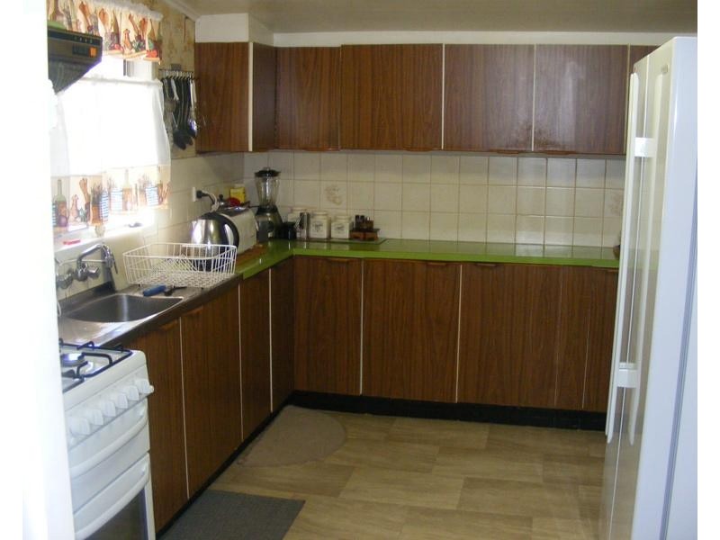 61 Woodlawn Street, Wallangarra QLD 4383