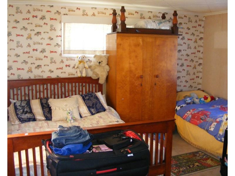 61 Woodlawn Street, Wallangarra QLD 4383