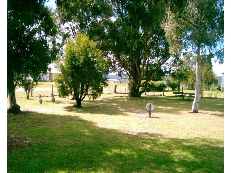 61 Woodlawn Street, Wallangarra QLD 4383