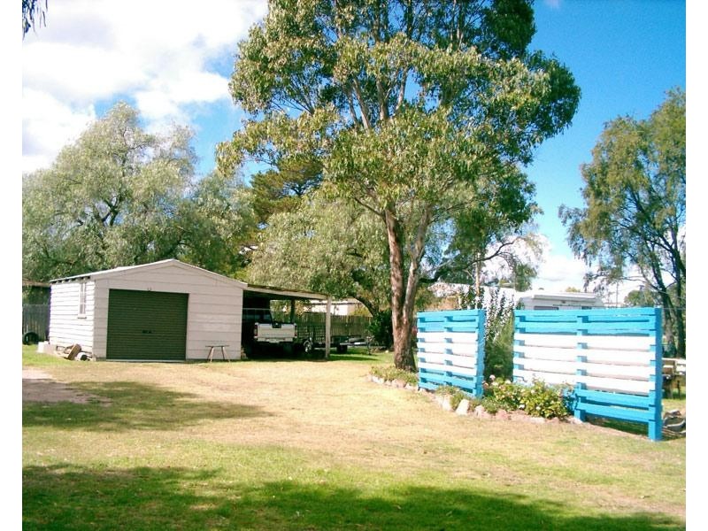 61 Woodlawn Street, Wallangarra QLD 4383