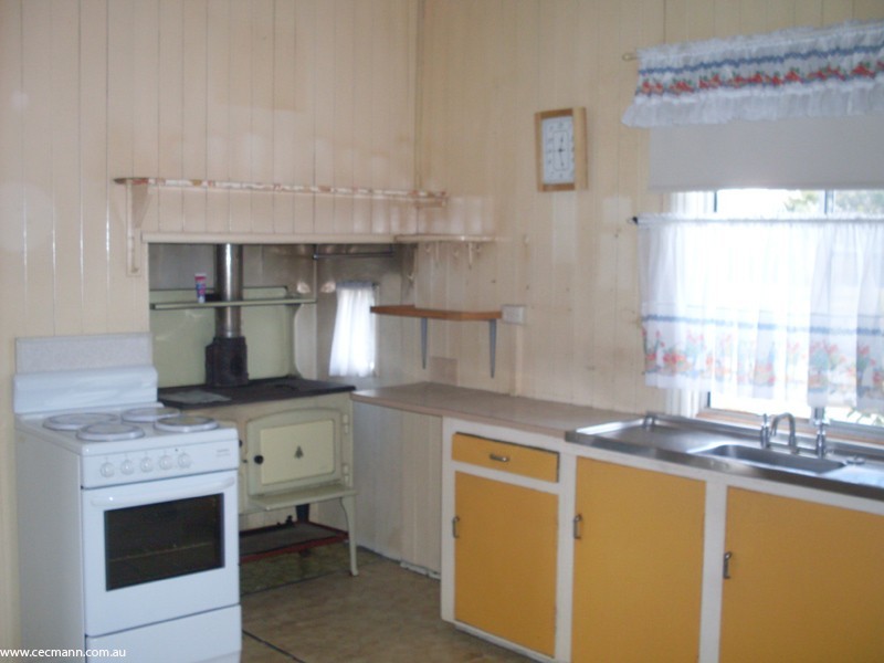 9 McGregor Tce, Stanthorpe QLD 4380