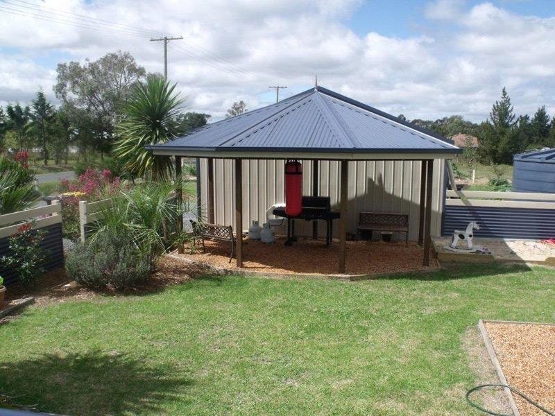 8 Old Warwick Road, Stanthorpe QLD 4380