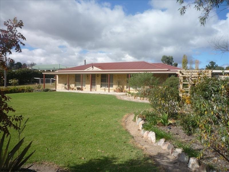 9 Rifle Range Road, Stanthorpe QLD 4380