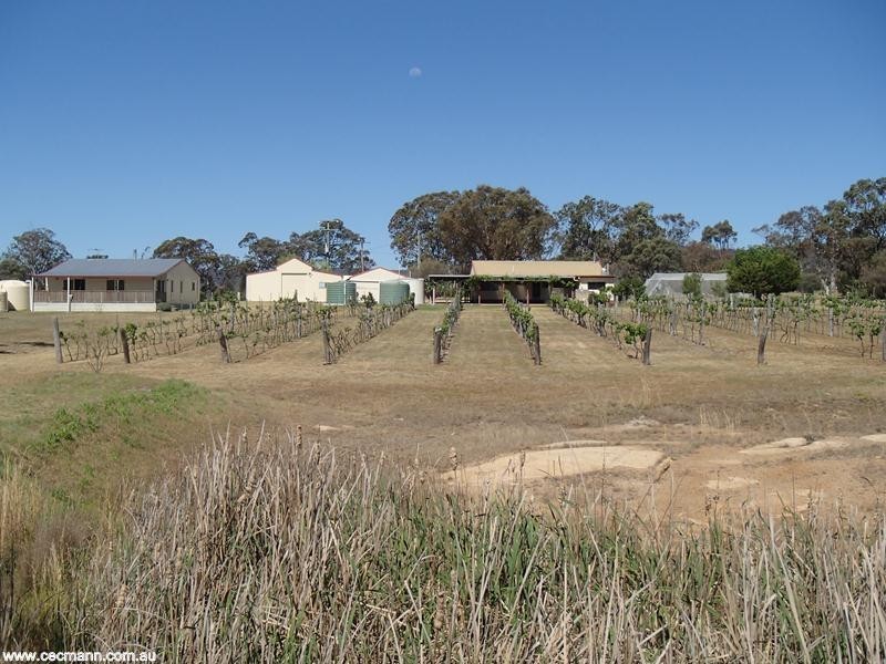 27144 New England Highway, Stanthorpe QLD 4380