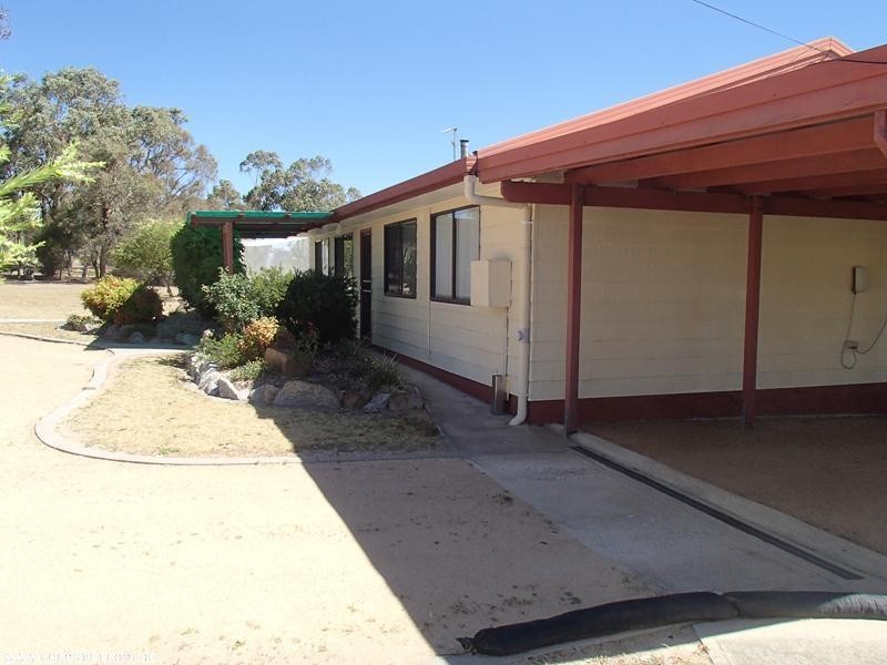 27144 New England Highway, Stanthorpe QLD 4380