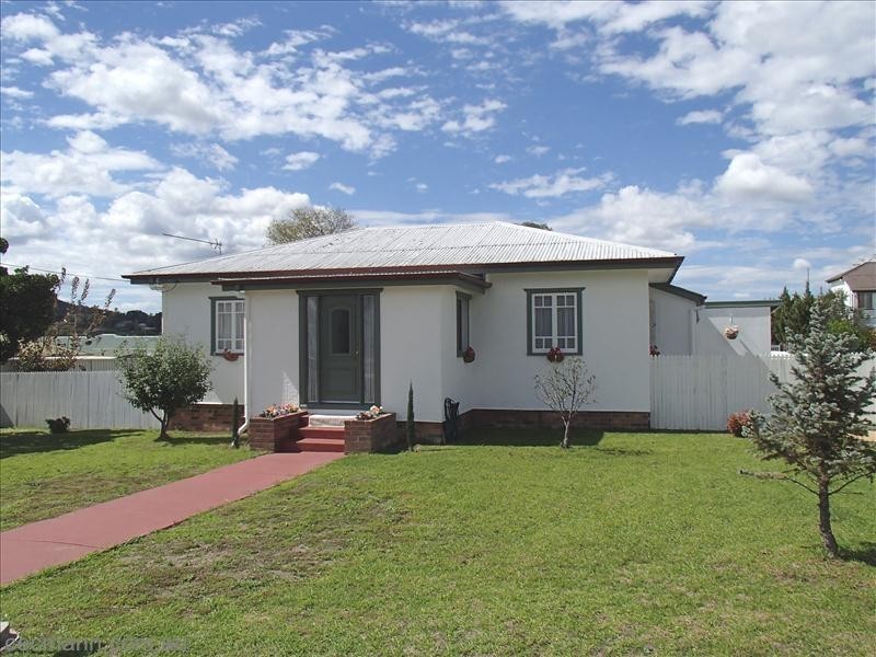 7 McGregor Tce, Stanthorpe QLD 4380