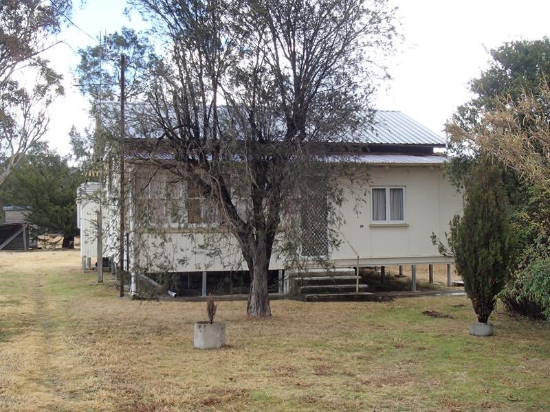 32 Merinda Street, Wallangarra QLD 4383