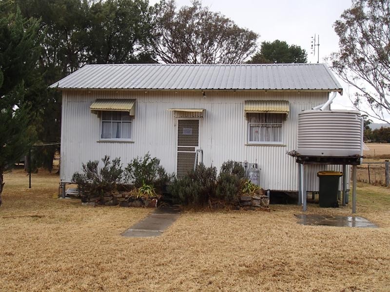 32 Merinda Street, Wallangarra QLD 4383