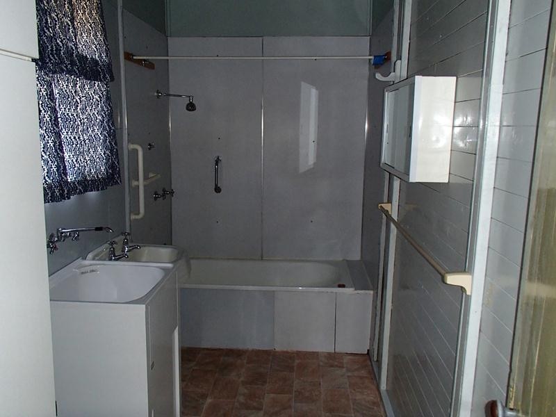 32 Merinda Street, Wallangarra QLD 4383