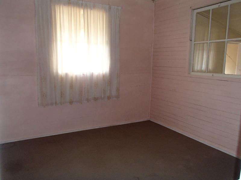 32 Merinda Street, Wallangarra QLD 4383