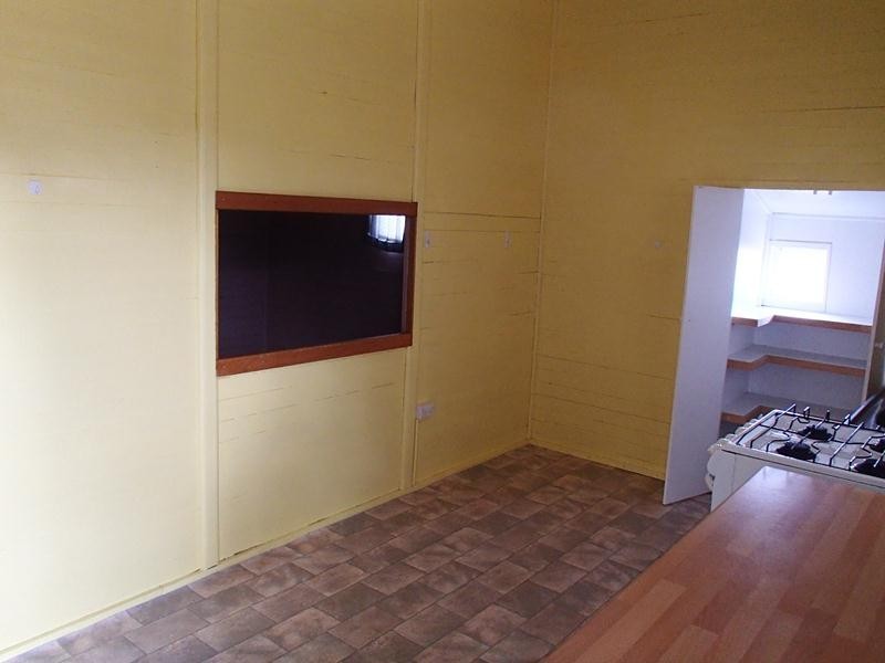 32 Merinda Street, Wallangarra QLD 4383