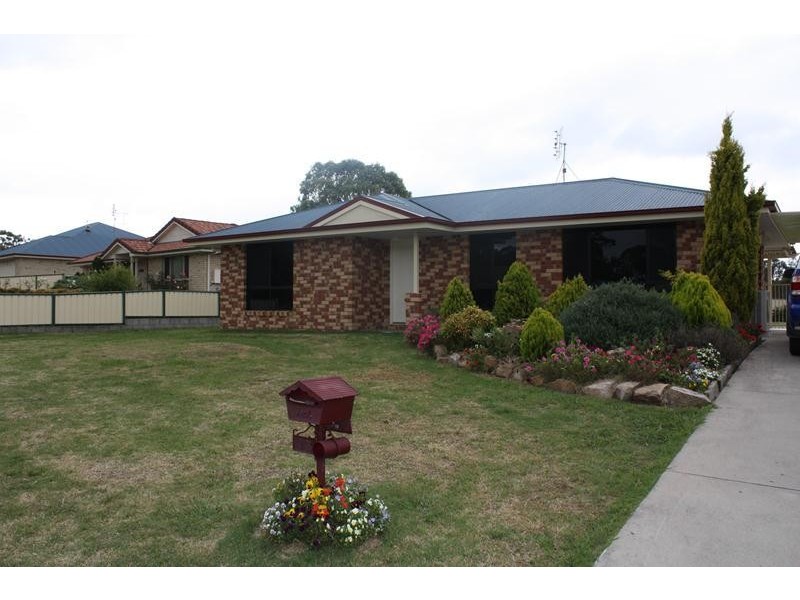 13 Fairway Crescent, Stanthorpe QLD 4380